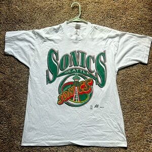 Seattle SuperSonics T-Shirt. Like New. Great condition. No blemishes.